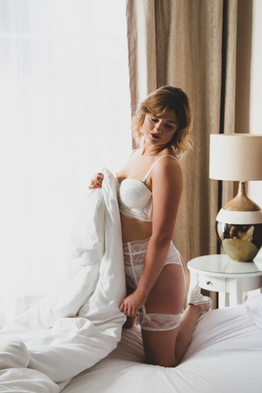 Bridal boudoir portrait in Warminster, Wiltshire by Elland-Vee