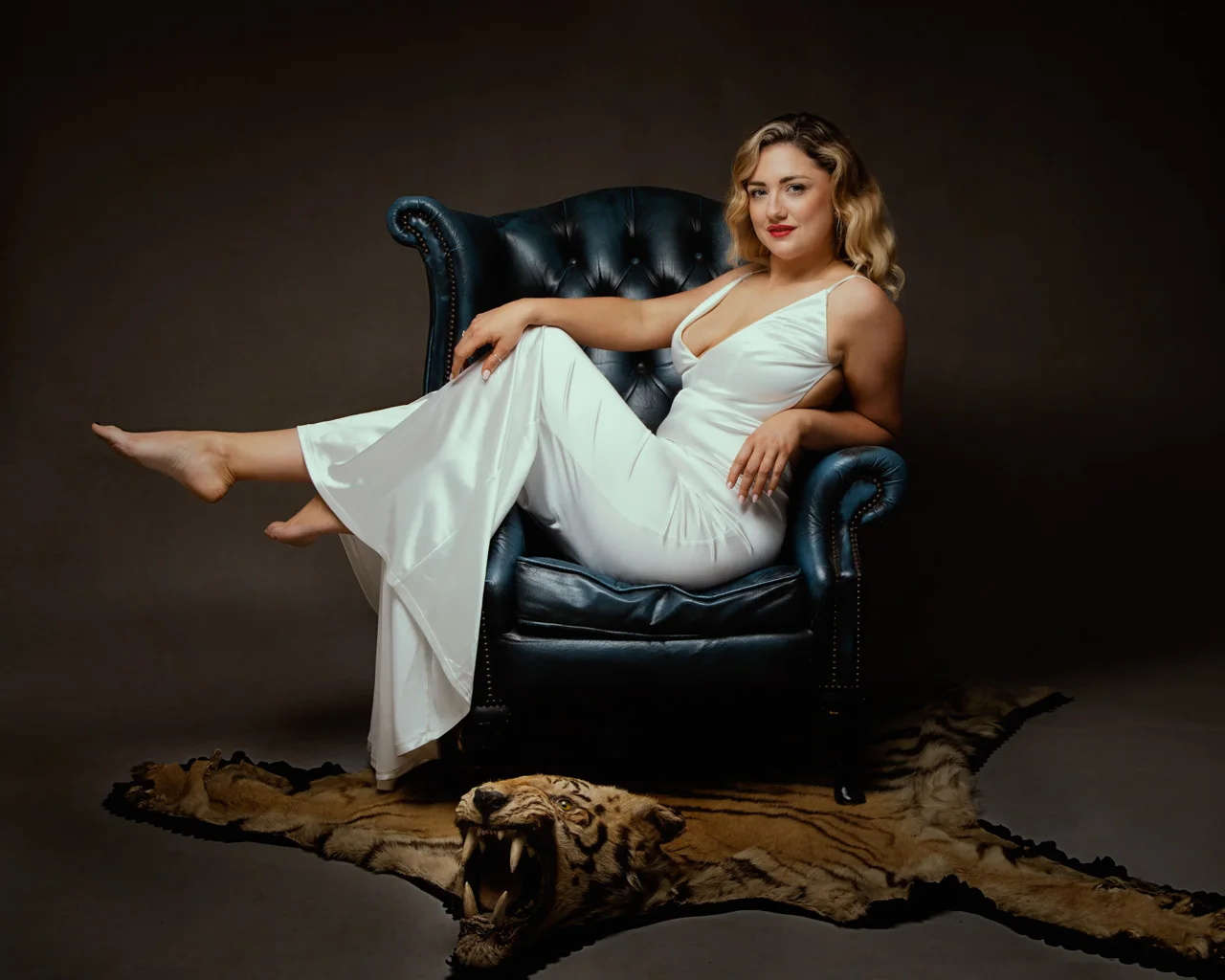 Vintage glamour boudoir portrait by Elland-Vee in Warminster, Wiltshire